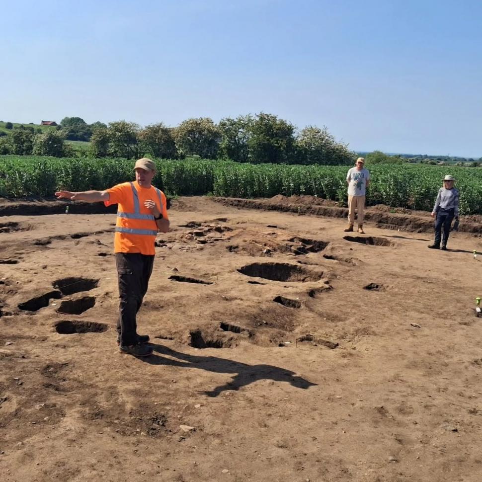 O femeie nu știa ce comoară se ascundea în curtea casei: Arheologii au scos la iveală ruinele unui oraș roman antic 1088656