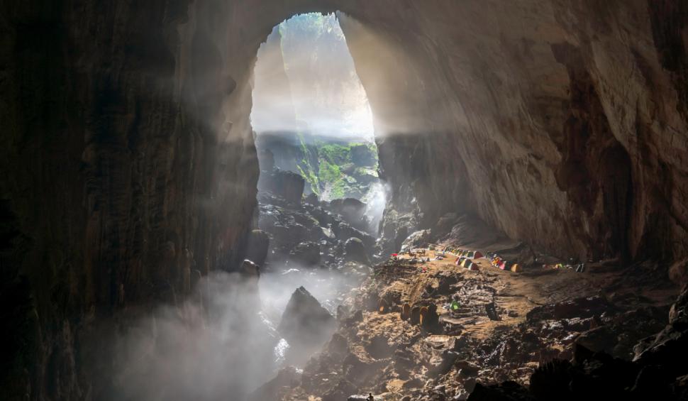  Peștera uriașă din Vietnam care are propriul râu, propria pădure tropicală și propria vreme. A fost descoperită în 1990 din întâmplare 1088899