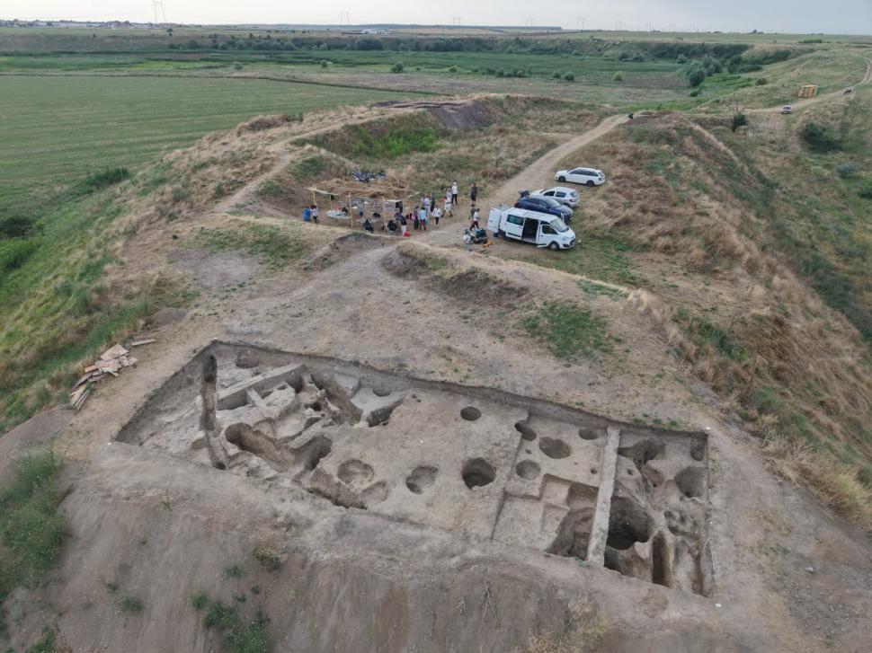 Mii de descoperiri arheologice în "oraşul pierdut" şi regăsit lângă Bucureşti. "Urmează luni restaurare, desen, fotografie şi analize" 1088970