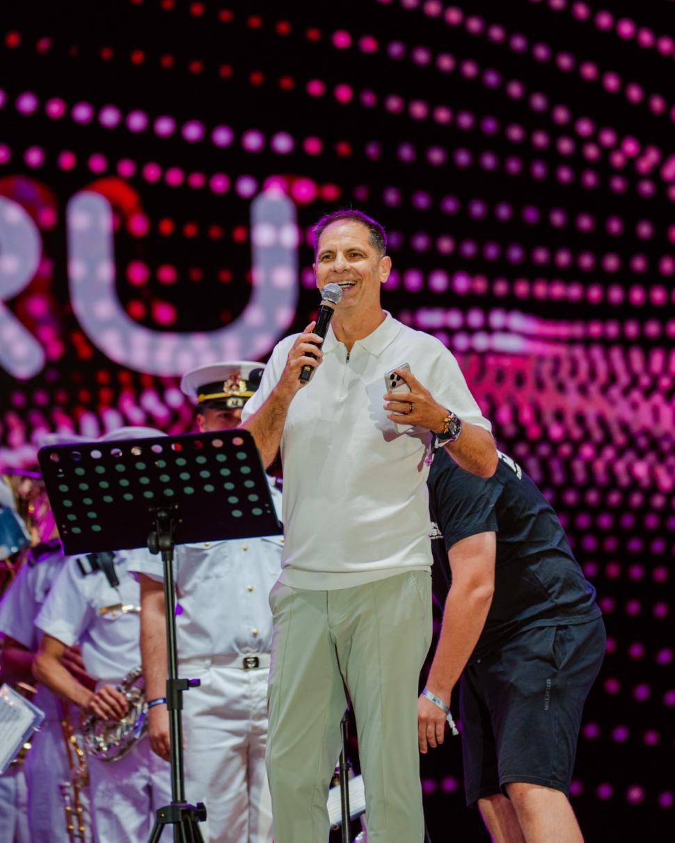 Dan Negru, Irina Baianț și Fanfara Reprezentativă a Forțelor Navale au sărbătorit Ziua Imnului Național la Nibiru 1089190