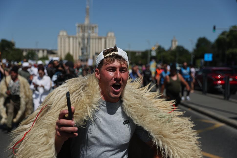 Instigatori printre fermierii care protestează în Piața Victoriei. O parte dintre protestatari refuză să plece acasă 1089176