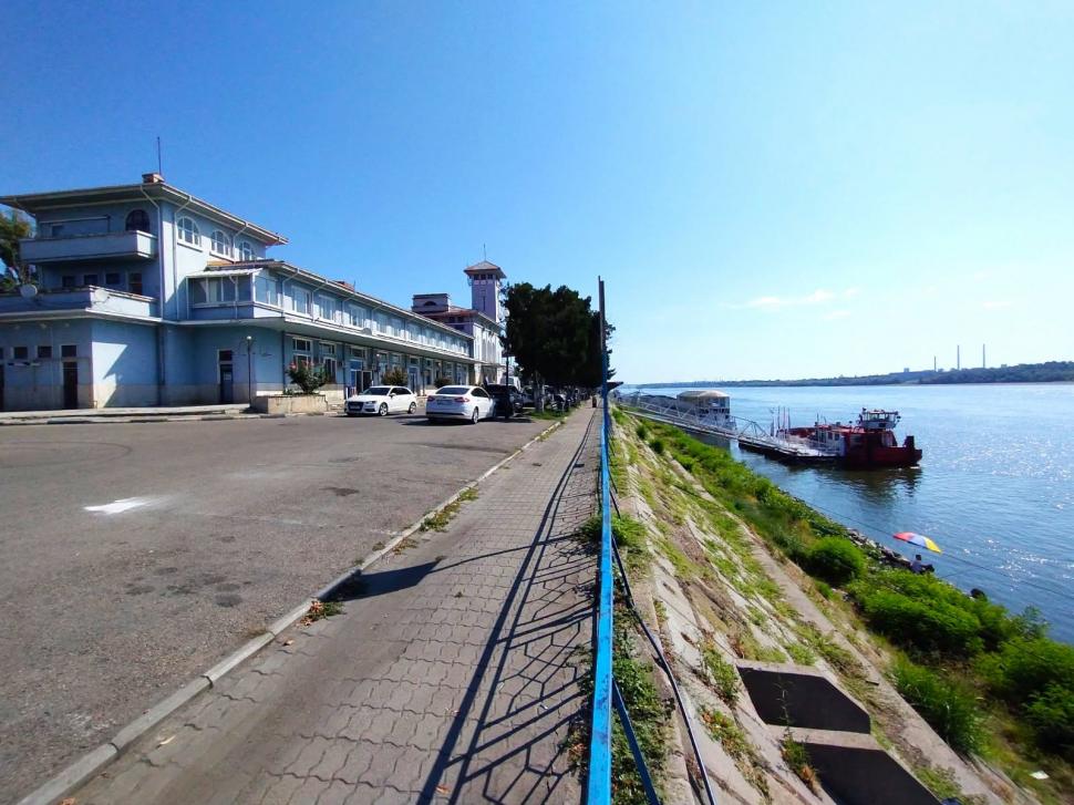 Imagini incredibile cu Dunărea secată, publicate de Apele Române. Vapoarele zac în nămol 1089308