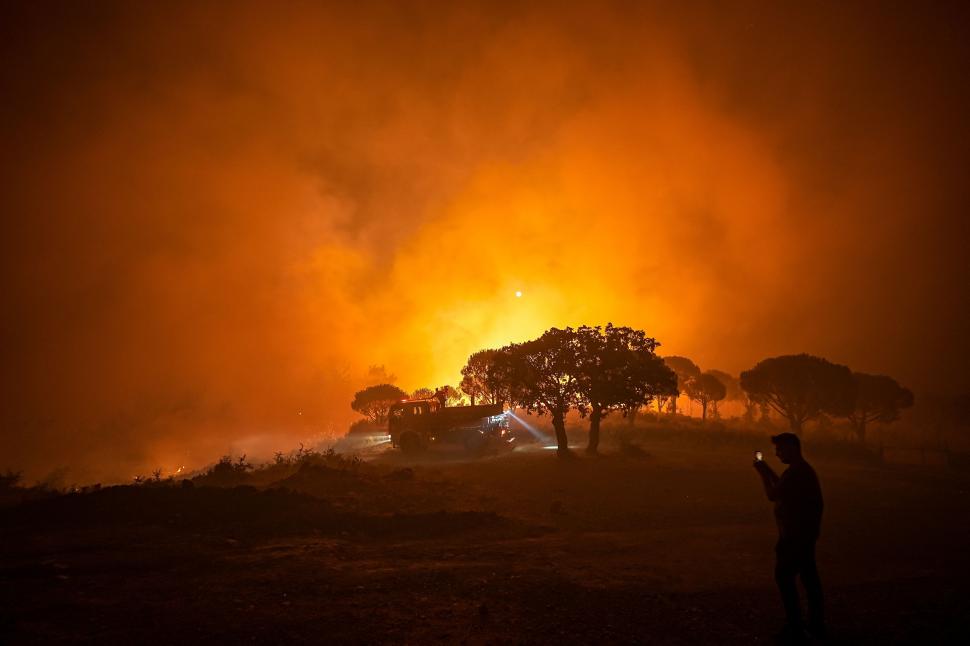 Incendiile pârjolesc Europa. Noi imagini cu dezastrul lăsat în urmă de flăcări în Spania şi Franţa. Grecia, Portugalia, în alertă 1089323