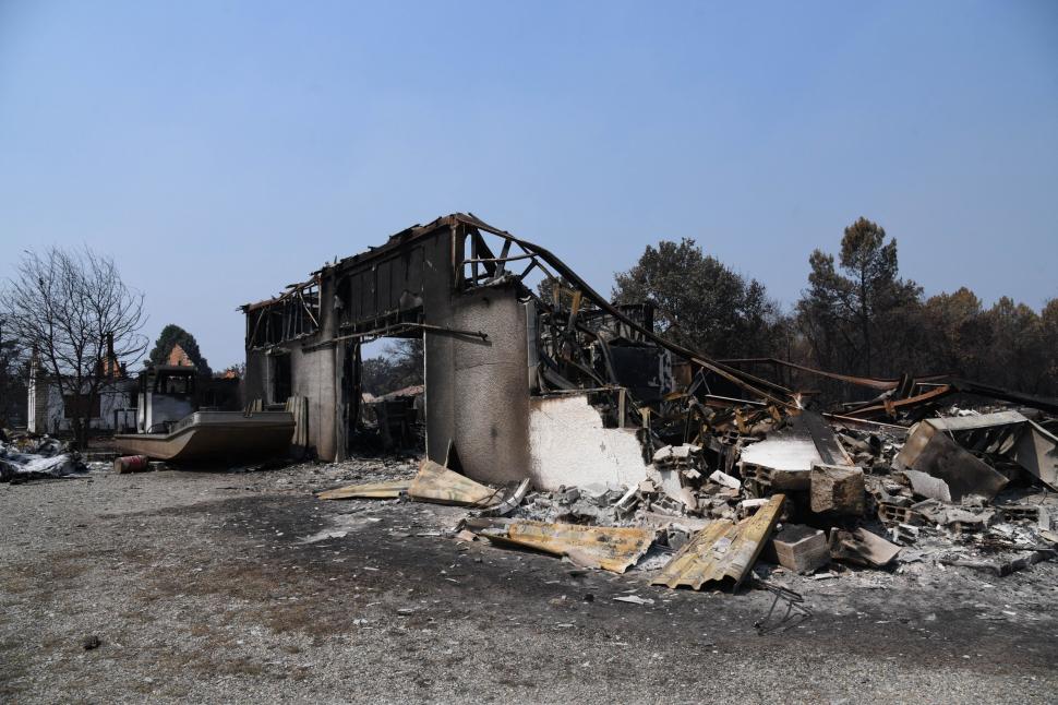 Incendiile pârjolesc Europa. Noi imagini cu dezastrul lăsat în urmă de flăcări în Spania şi Franţa. Grecia, Portugalia, în alertă 1089326