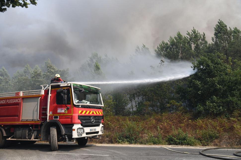 Incendiile pârjolesc Europa. Noi imagini cu dezastrul lăsat în urmă de flăcări în Spania şi Franţa. Grecia, Portugalia, în alertă 1089329