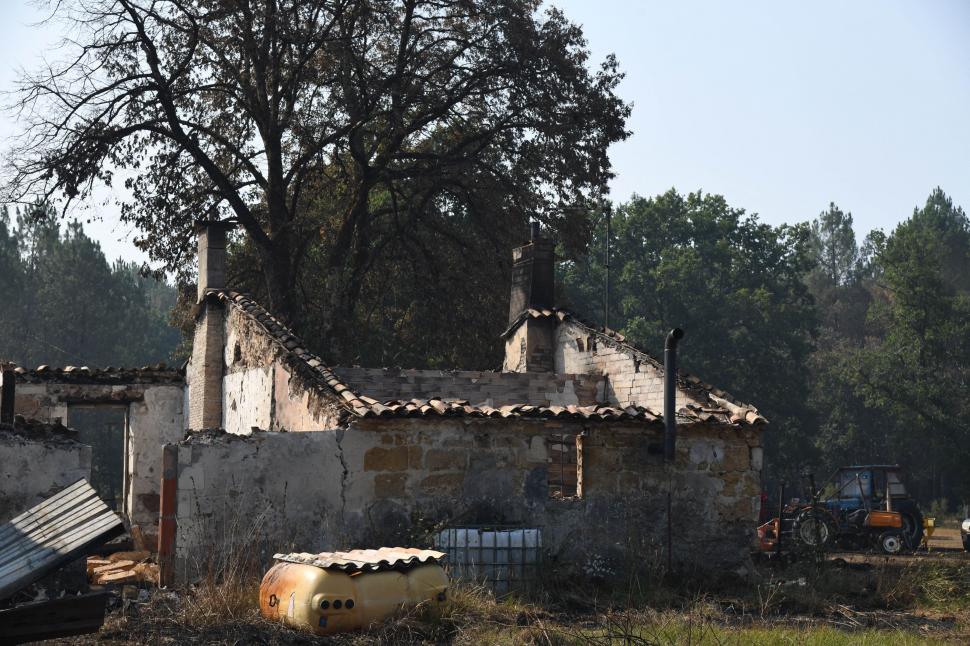Incendiile pârjolesc Europa. Noi imagini cu dezastrul lăsat în urmă de flăcări în Spania şi Franţa. Grecia, Portugalia, în alertă 1089332