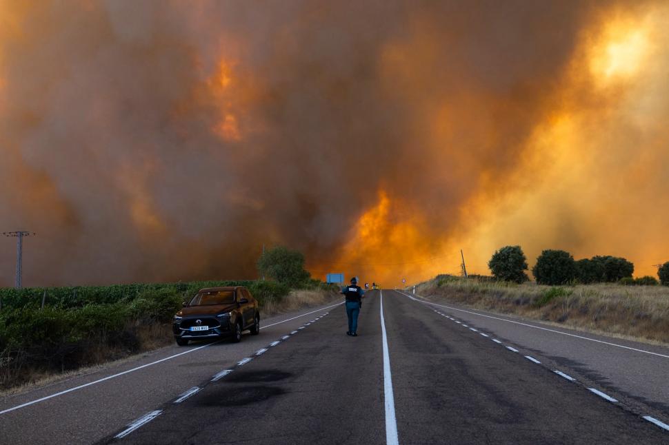 Incendiile pârjolesc Europa. Noi imagini cu dezastrul lăsat în urmă de flăcări în Spania şi Franţa. Grecia, Portugalia, în alertă 1089337
