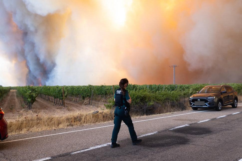 Incendiile pârjolesc Europa. Noi imagini cu dezastrul lăsat în urmă de flăcări în Spania şi Franţa. Grecia, Portugalia, în alertă 1089338