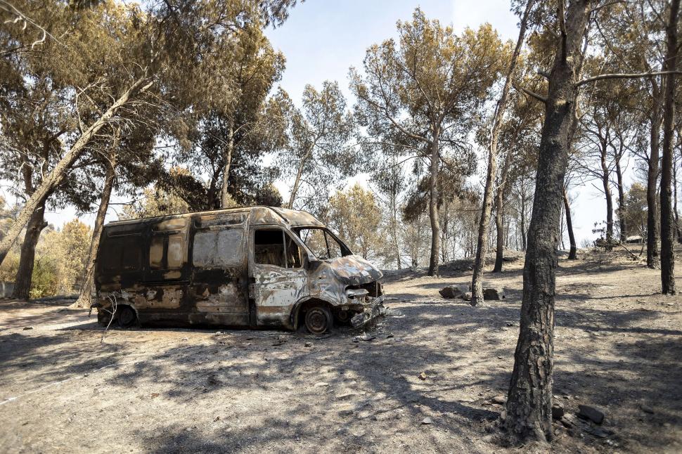 Incendiile pârjolesc Europa. Noi imagini cu dezastrul lăsat în urmă de flăcări în Spania şi Franţa. Grecia, Portugalia, în alertă 1089340