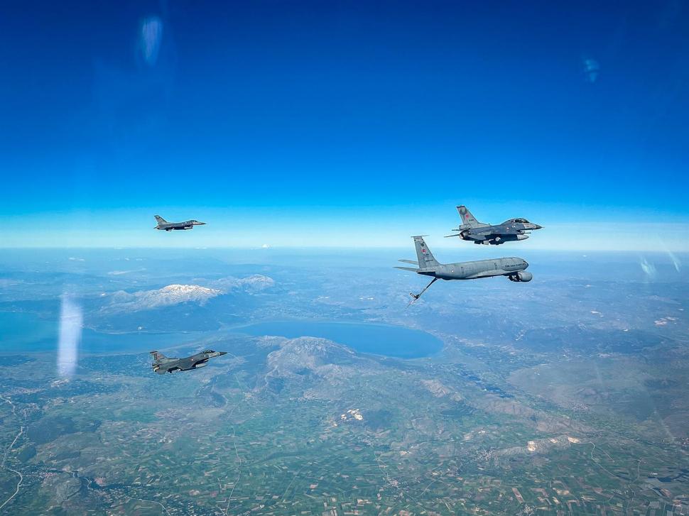 NATO trimite în România avioane F-18 din Spania, elicoptere anti-dronă, avion-cisternă și 200 de militari. Flancul Estic va fi întărit 1089372