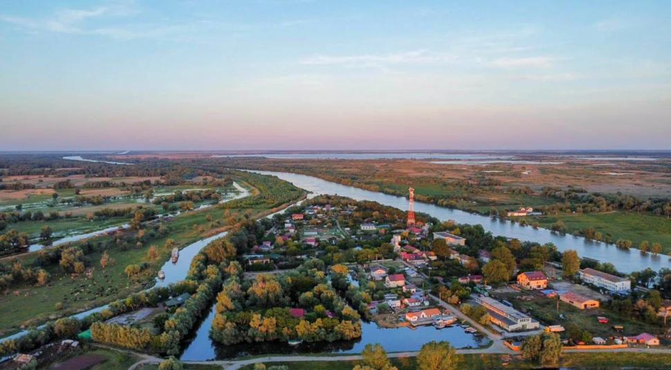 O insulă privată din Delta Dunării se vinde iar prețul tocmai s-a prăbușit. Are locuri de cazare, restaurant și piscină 1089043