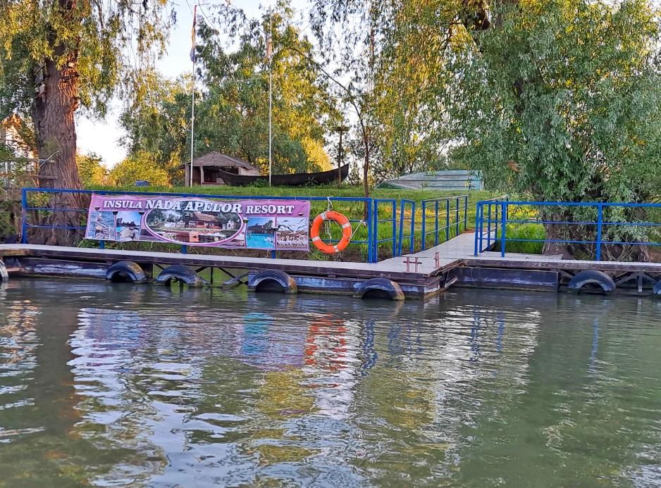 O insulă privată din Delta Dunării se vinde iar prețul tocmai s-a prăbușit. Are locuri de cazare, restaurant și piscină 1089045