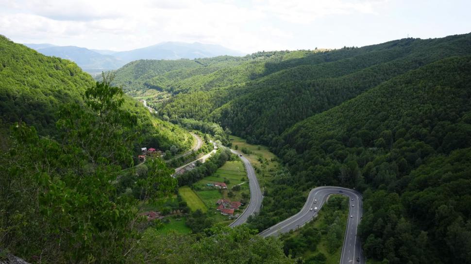 Unul dintre cele mai spectaculoase trasee din România se deschide de la 1 august. Ce obiective pot fi vizitate 1089583