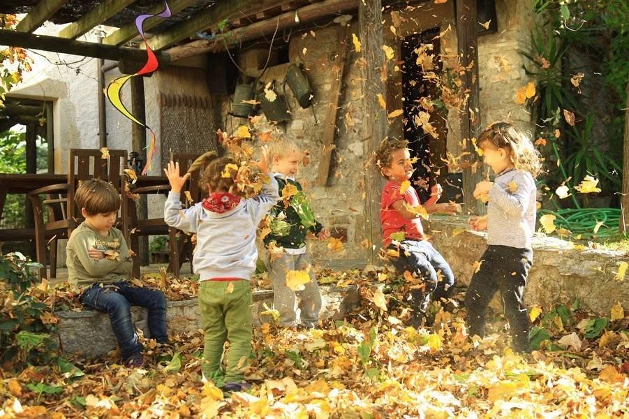 Cum au transformat doi români drama copilului lor într-un model de educație în Spania și au construit un mic "Turn Babel" fericit 1089693