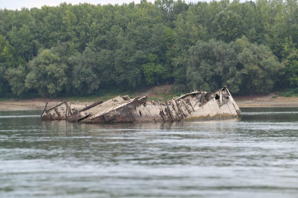De ce zac de 80 de ani în Dunăre navele de război germane. Unele au încă muniție la bord și pot exploda 1089926