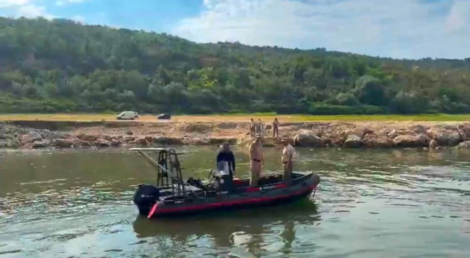 Stânca Pârjoaia de pe Dunăre a fost detonată cu 180 kg de explozibil. Urmează „operațiunea extrem de complexă” de scufundare a barjelor 1090057