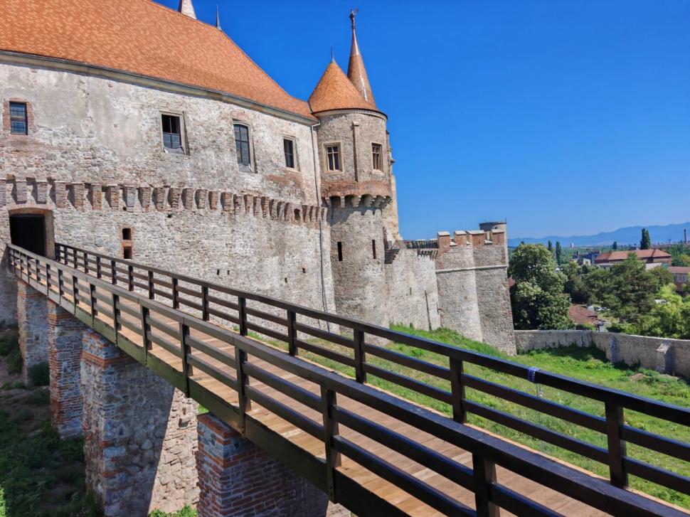 Castelul Corvinilor va fi gata luna aceasta. Cum arată clădirea istorică restaurată complet, după lucrările de 11,6 milioane de euro 1090136