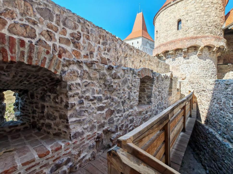 Castelul Corvinilor va fi gata luna aceasta. Cum arată clădirea istorică restaurată complet, după lucrările de 11,6 milioane de euro 1090139