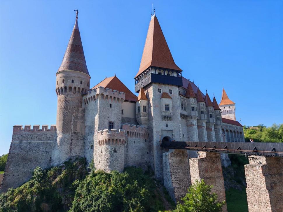 Castelul Corvinilor va fi gata luna aceasta. Cum arată clădirea istorică restaurată complet, după lucrările de 11,6 milioane de euro 1090141