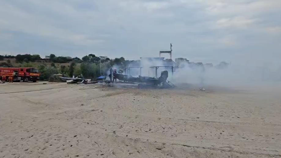 Incendiu pe plaja Zoom, în zona Faleză Nord din Constanța 1089946