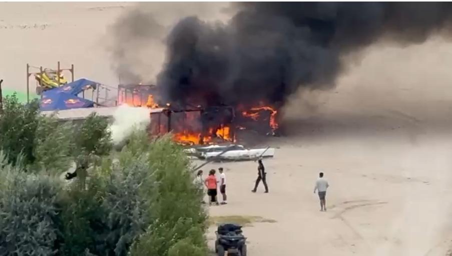 Incendiu pe plaja Zoom, în zona Faleză Nord din Constanța 1089952