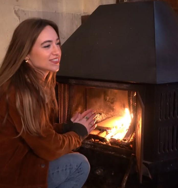 O femeie a cumpărat un magazin sătesc abandonat, vechi de 120 de ani, și arată cum îl transformă în casă. Face singură aproape totul 1090153