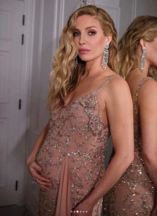 Actorul de origine română Sebastian Stan şi partenera sa, Annabelle Wallis, au anunțat nașterea primului lor copil 1090410