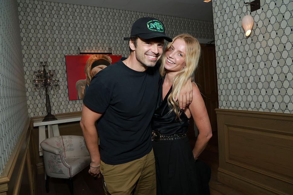 Actorul de origine română Sebastian Stan şi partenera sa, Annabelle Wallis, au anunțat nașterea primului lor copil 1090420