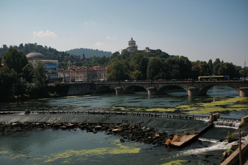Cel mai lung râu al Italiei se evaporă: Pe râul Pad apar insule uriașe cu vegetație, iar apa sărată amenință o importantă deltă 1090309