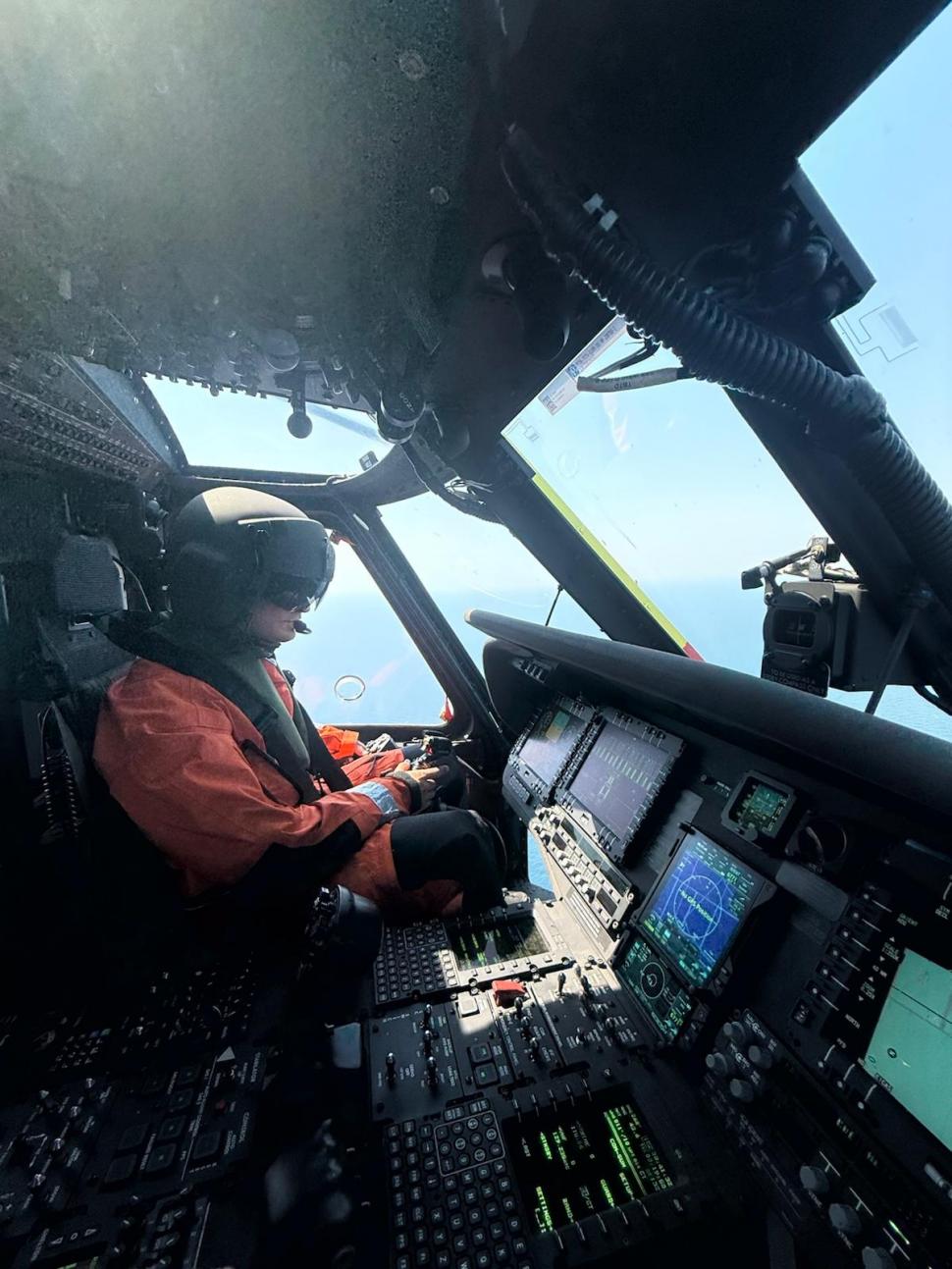Misiune de salvare în Marea Neagră, la 90 de km de țărm. Un elicopter Black Hawk a preluat un rănit și l-a dus la spital 1090386
