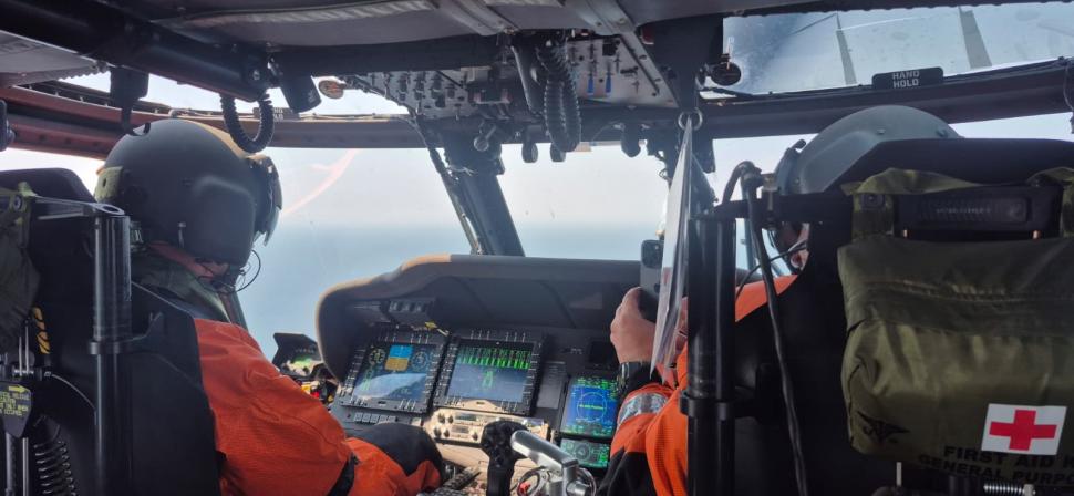 Misiune de salvare în Marea Neagră, la 90 de km de țărm. Un elicopter Black Hawk a preluat un rănit și l-a dus la spital 1090391