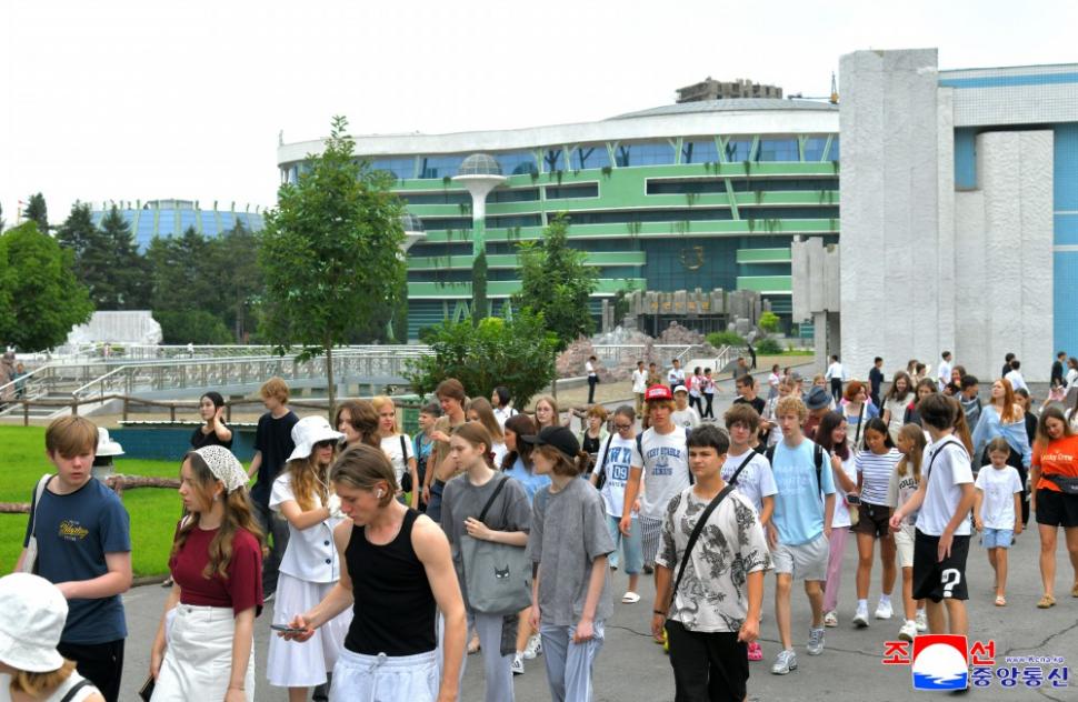Rușii și-au trimis copiii să se distreze într-o tabără controversată din Coreea de Nord. Ce s-ar întâmpla, de fapt, acolo 1090365