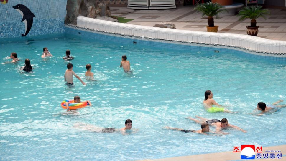 Rușii și-au trimis copiii să se distreze într-o tabără controversată din Coreea de Nord. Ce s-ar întâmpla, de fapt, acolo 1090374