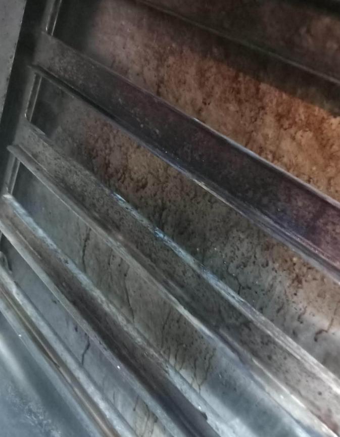 Carne și lapte ținute în soare, mâncare expirată și frigidere murdare. Amenzi de 300.000 de lei într-o singură zi, date la Bălea Lac 1091016