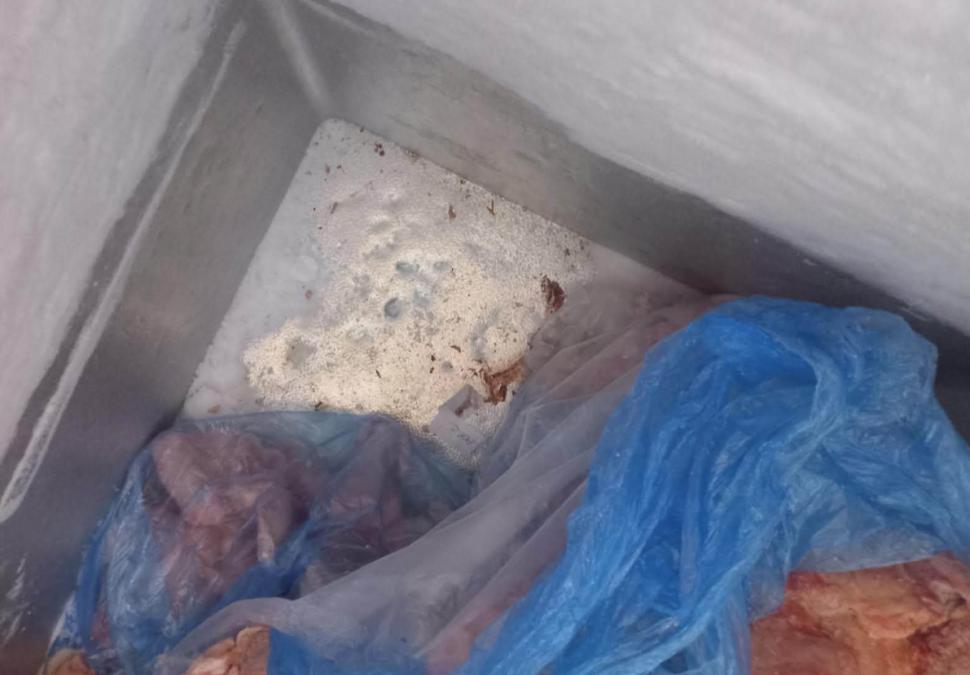 Carne și lapte ținute în soare, mâncare expirată și frigidere murdare. Amenzi de 300.000 de lei într-o singură zi, date la Bălea Lac 1091017