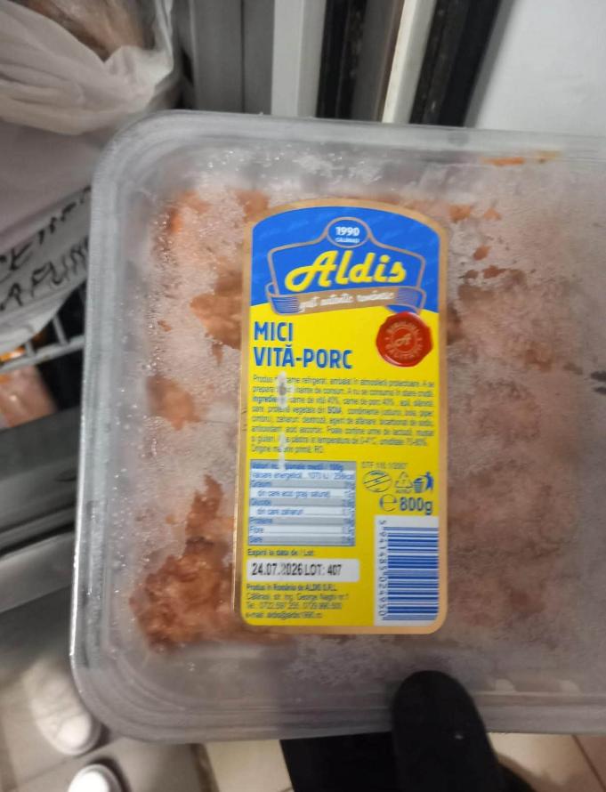 Carne și lapte ținute în soare, mâncare expirată și frigidere murdare. Amenzi de 300.000 de lei într-o singură zi, date la Bălea Lac 1091021