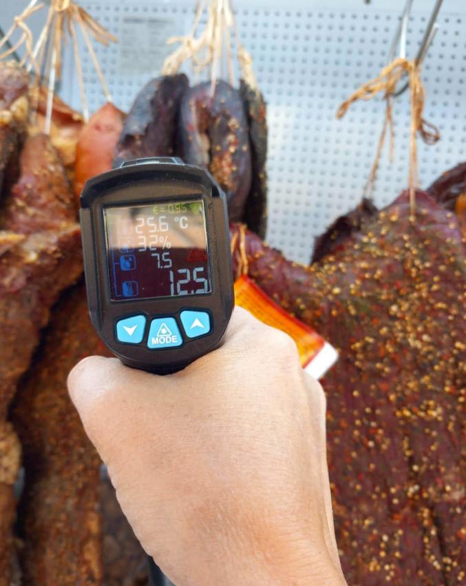 Carne și lapte ținute în soare, mâncare expirată și frigidere murdare. Amenzi de 300.000 de lei într-o singură zi, date la Bălea Lac 1091024