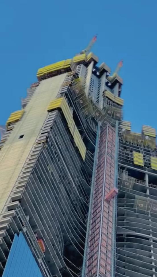 Se apropie de 1 km înălțime: Turnul zgârie-nori Jeddah, care va deveni cea mai înaltă clădire din lume, a trecut de 107 etaje 1090964