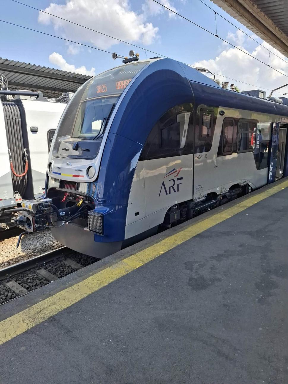 Primul tren regional PESA circulă pe ruta București Nord-Brașov. Miruță: „Mi s-a spus că nu pot fi puse în funcțiune” 1091508