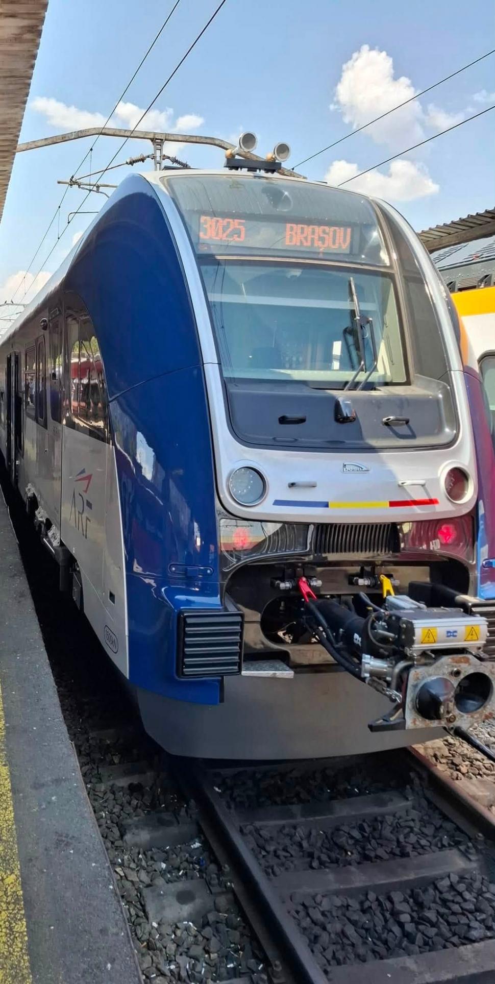 Primul tren regional PESA circulă pe ruta București Nord-Brașov. Miruță: „Mi s-a spus că nu pot fi puse în funcțiune” 1091509