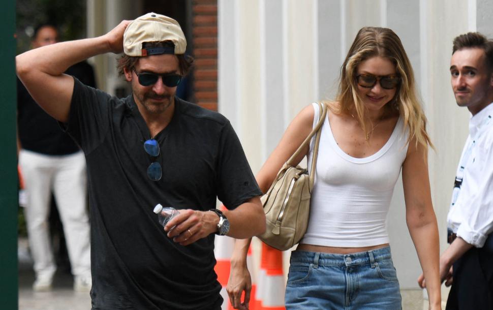 Gigi Hadid și Bradley Cooper s-ar fi căsătorit în secret: Au fost surprinși în Paris purtând verighete. Cum arată inelele și cât costă 1091344