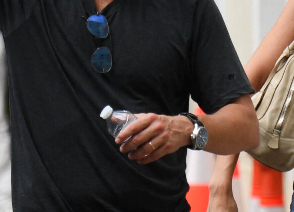 Gigi Hadid și Bradley Cooper s-ar fi căsătorit în secret: Au fost surprinși în Paris purtând verighete. Cum arată inelele și cât costă 1091348