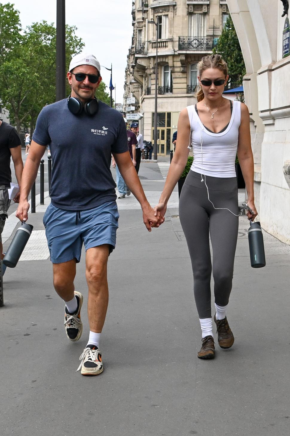 Gigi Hadid și Bradley Cooper s-ar fi căsătorit în secret: Au fost surprinși în Paris purtând verighete. Cum arată inelele și cât costă 1091355