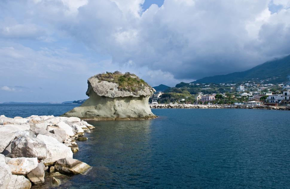 Insula superbă din Italia mai ieftină decât Amalfi şi considerată a fi „cel mai bine păstrat secret” al Europei 1091146