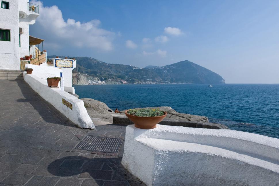 Insula superbă din Italia mai ieftină decât Amalfi şi considerată a fi „cel mai bine păstrat secret” al Europei 1091147