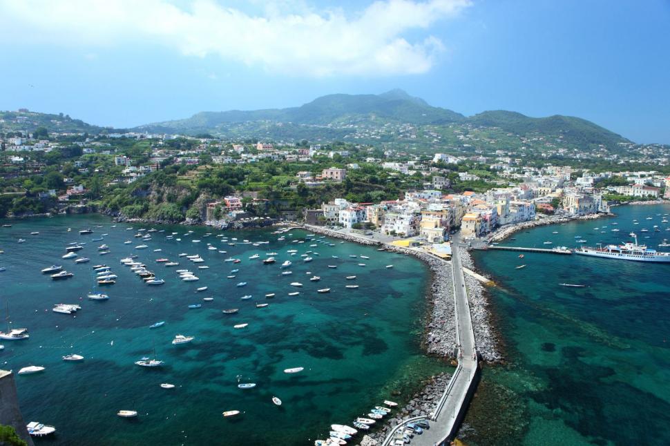 Insula superbă din Italia mai ieftină decât Amalfi şi considerată a fi „cel mai bine păstrat secret” al Europei 1091150