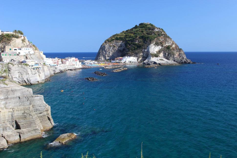 Insula superbă din Italia mai ieftină decât Amalfi şi considerată a fi „cel mai bine păstrat secret” al Europei 1091152
