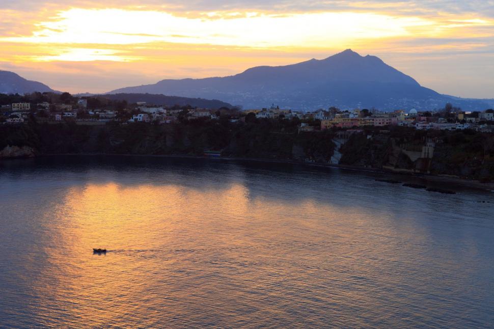 Insula superbă din Italia mai ieftină decât Amalfi şi considerată a fi „cel mai bine păstrat secret” al Europei 1091153