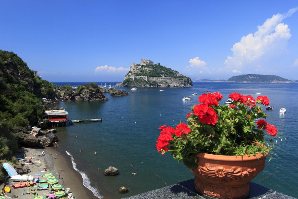 Insula superbă din Italia mai ieftină decât Amalfi şi considerată a fi „cel mai bine păstrat secret” al Europei 1091154