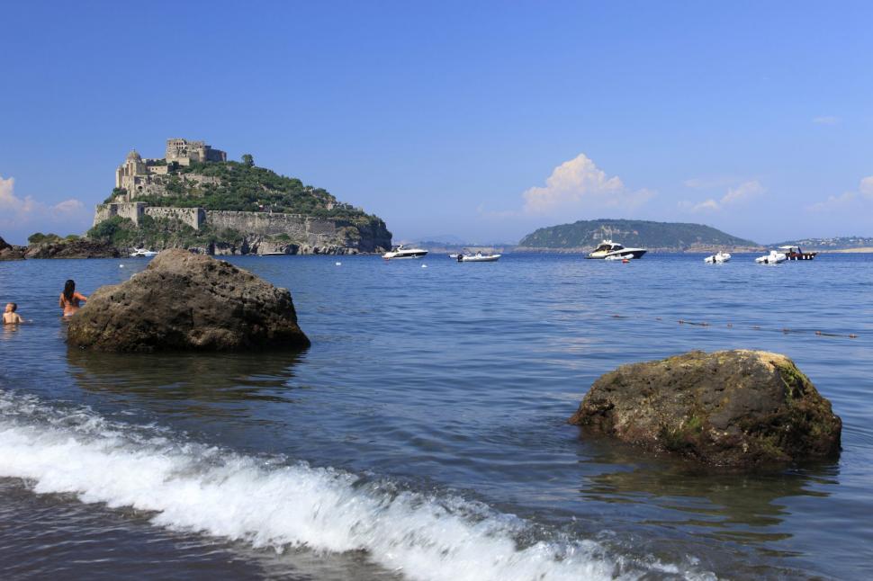 Insula superbă din Italia mai ieftină decât Amalfi şi considerată a fi „cel mai bine păstrat secret” al Europei 1091155